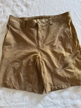 The North Face Nylon Khaki Shorts -SZ 36
M2